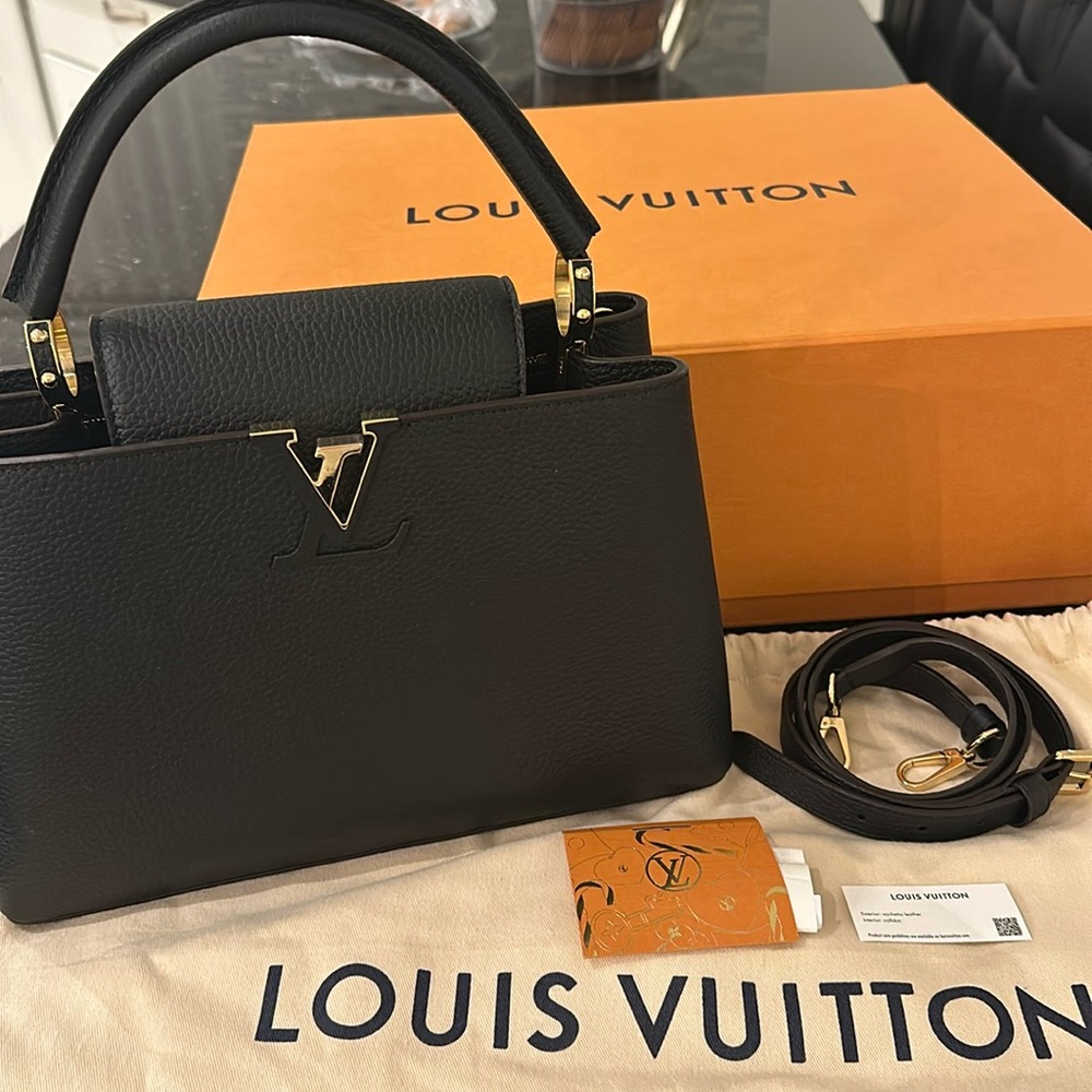 💯 Authentic Louis Vuitton
Capucines MM Leather Handbag